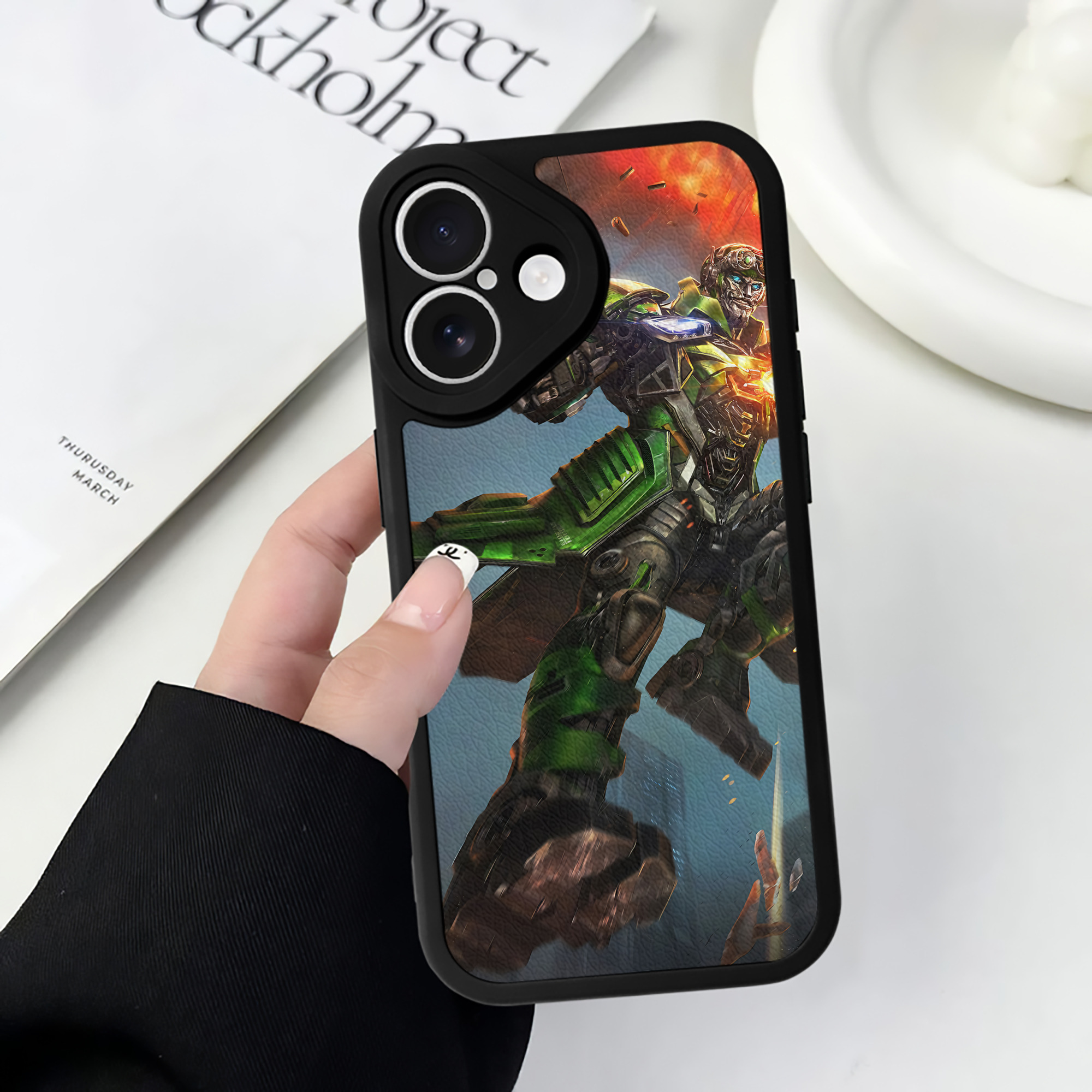 （画像用） Transformers トランスフォーマー 【iPhone 16シリーズ対応】シリコンスマホケース（レザー調） 材質：シリコン
